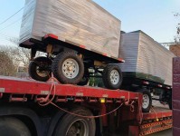 江都新疆客戶3臺移動拖車發(fā)貨